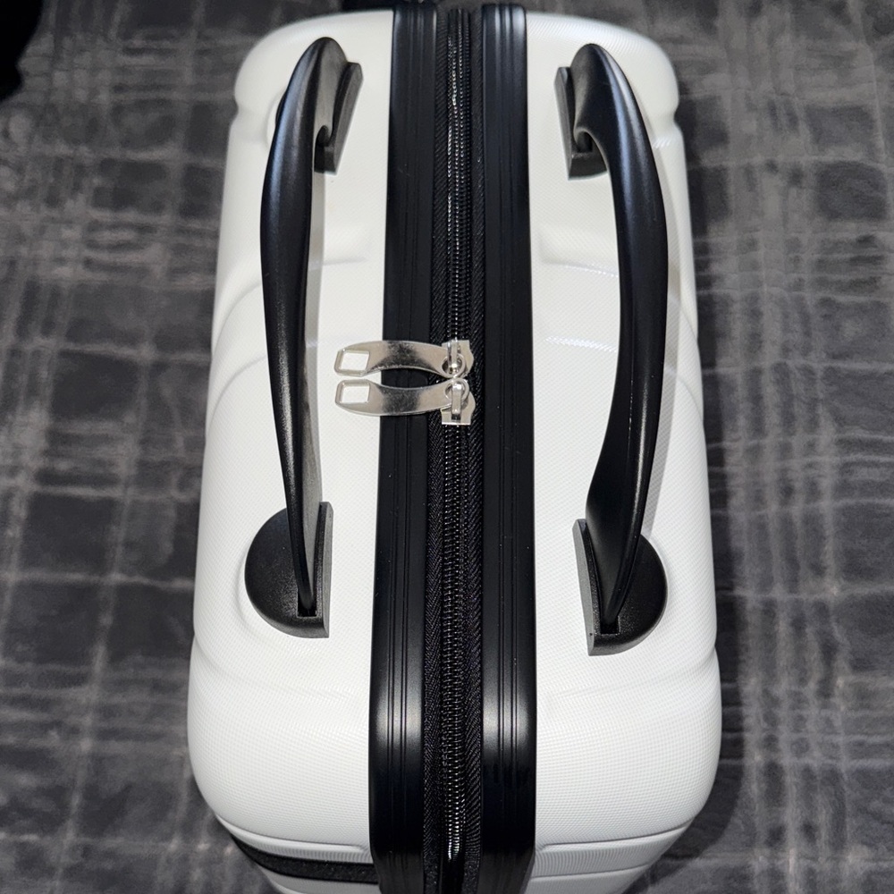 Hard Shell Cosmetic Case⭐️ - Picture 3 of 5